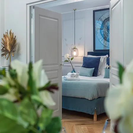 The Blue Pearl Paris