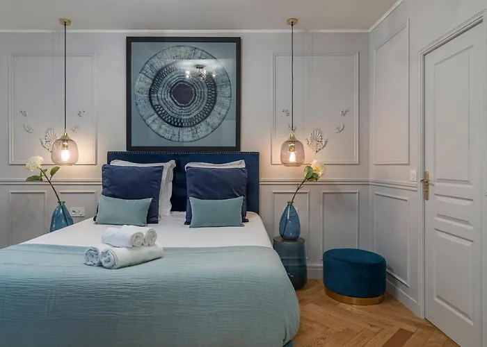 The Blue Pearl Daire Paris