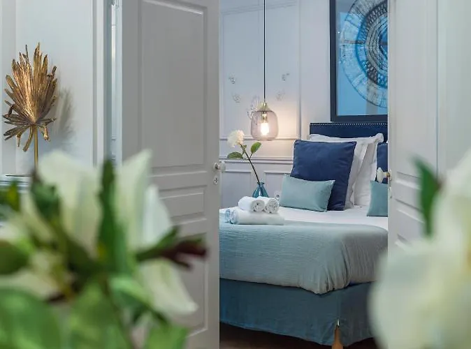 The Blue Pearl Paris